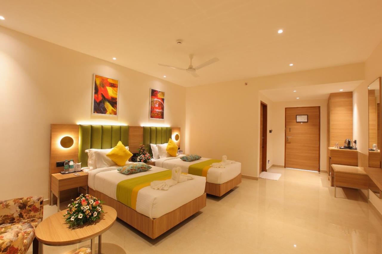 The Grand Ambassador Hotel Kottayam Exteriör bild