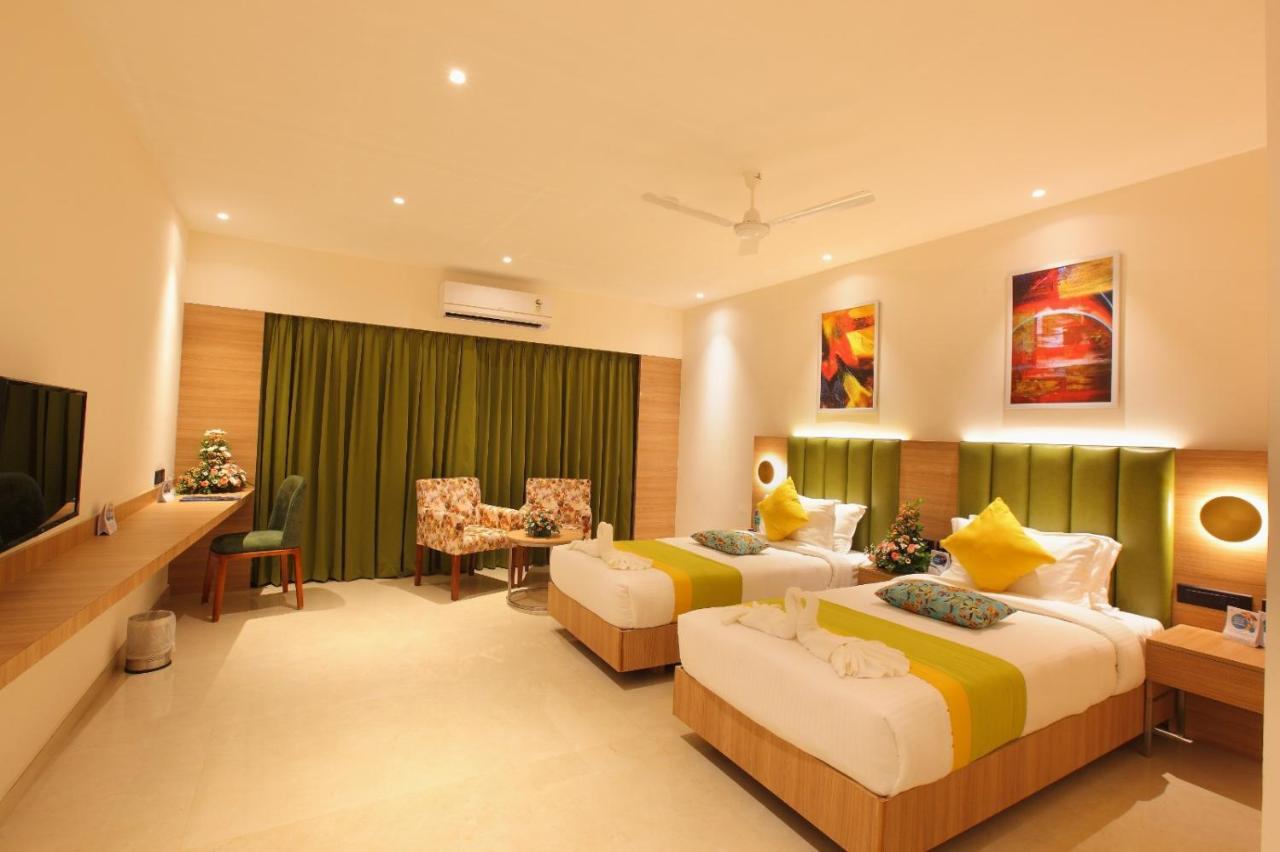 The Grand Ambassador Hotel Kottayam Exteriör bild