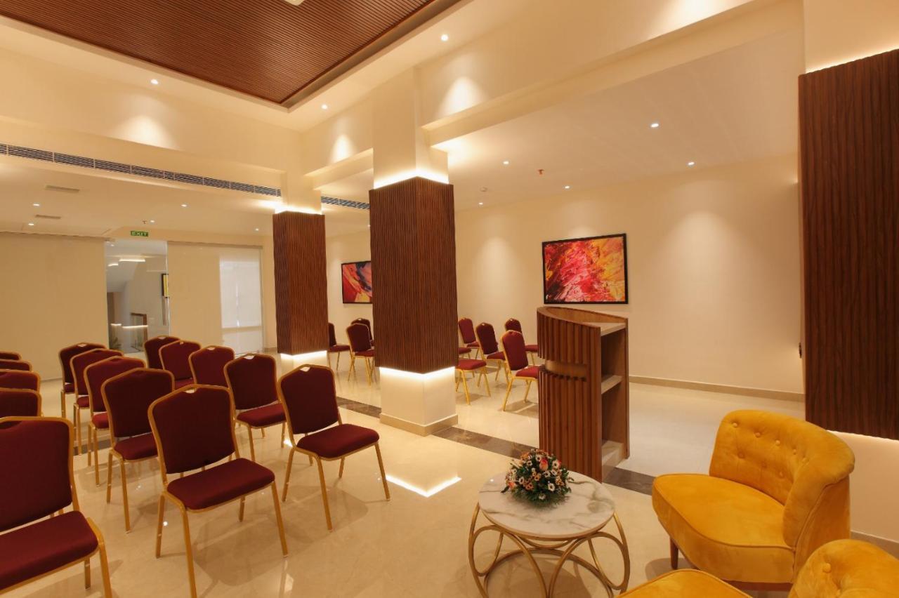 The Grand Ambassador Hotel Kottayam Exteriör bild